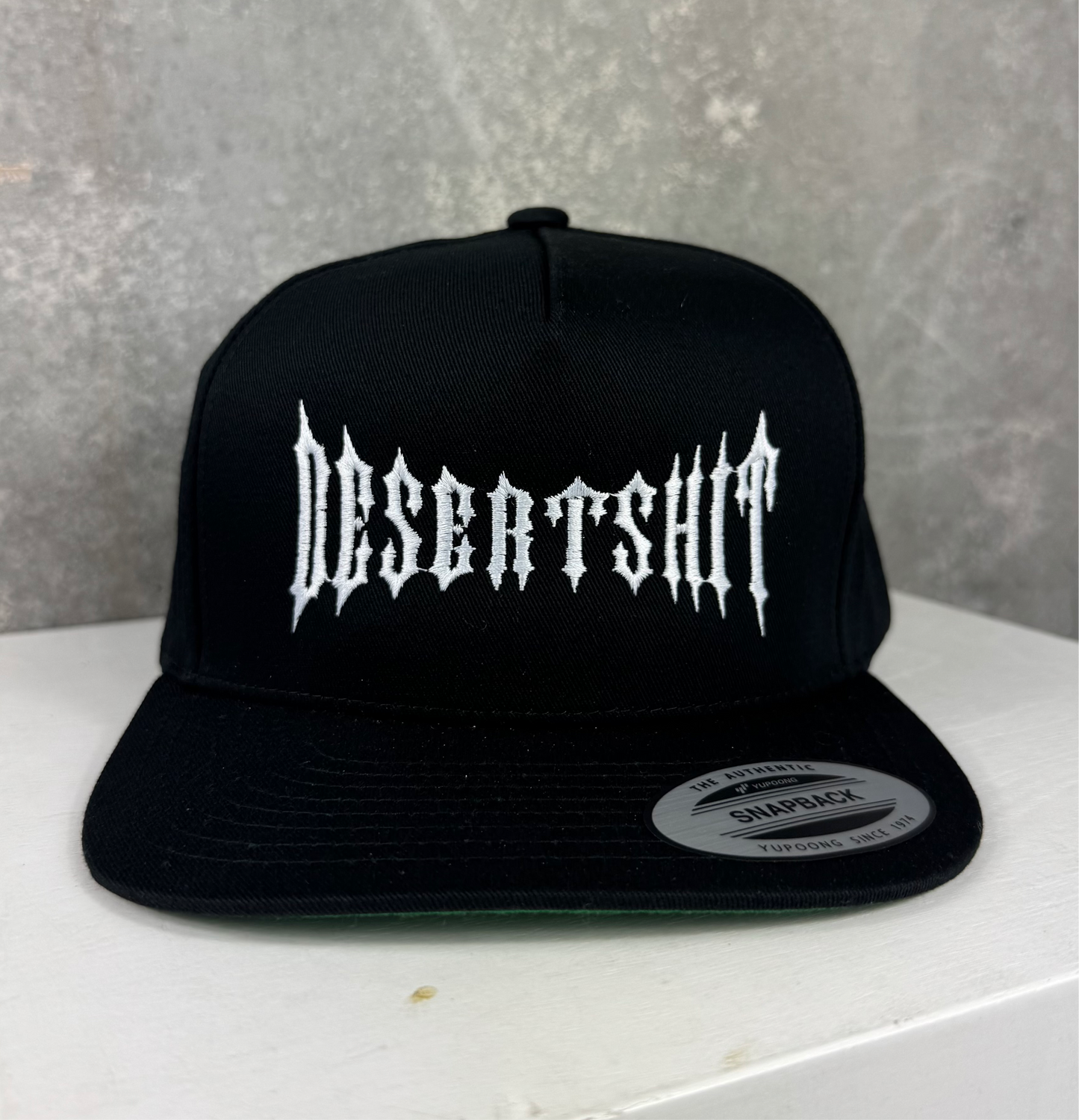 Stretched logo structured