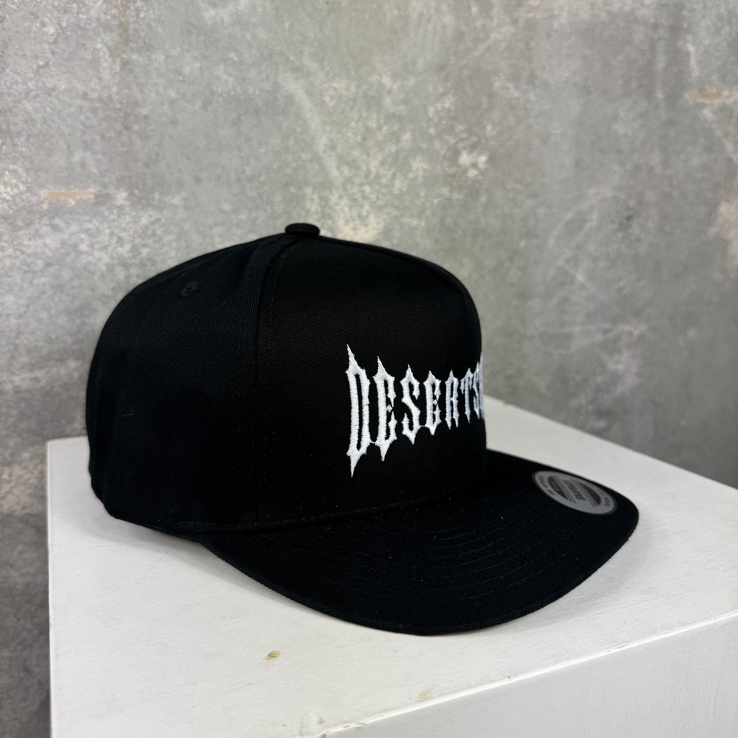 Stretched logo structured